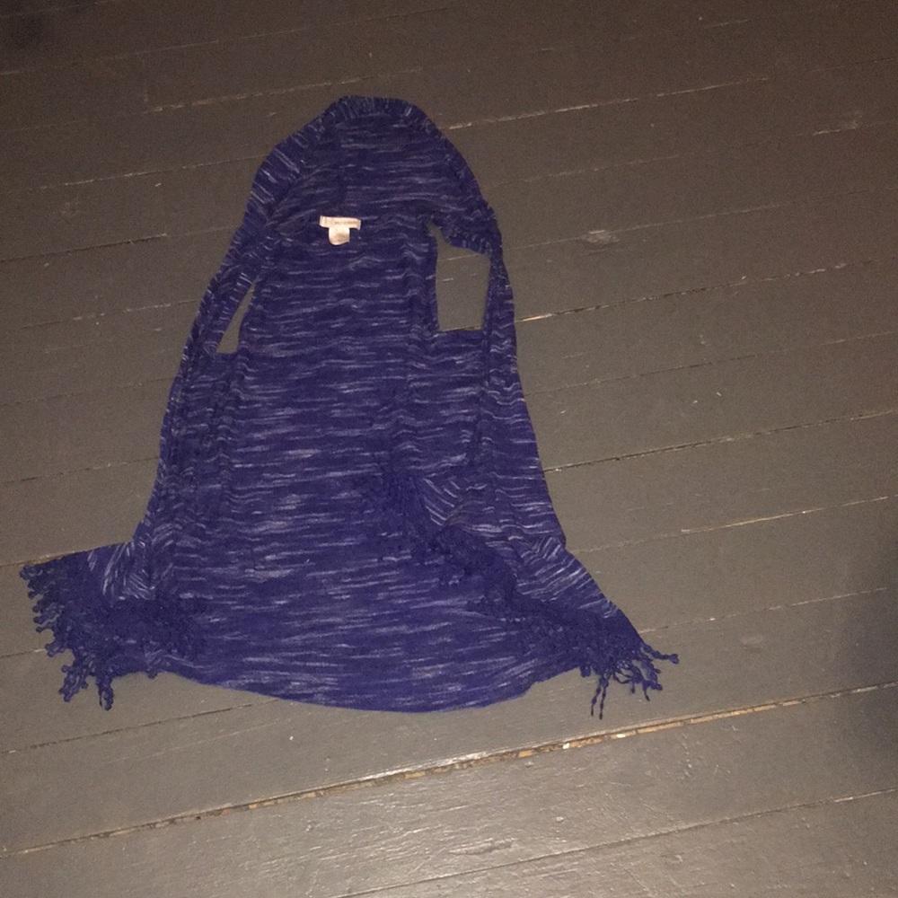 Very cute “sweater” that is very loose.